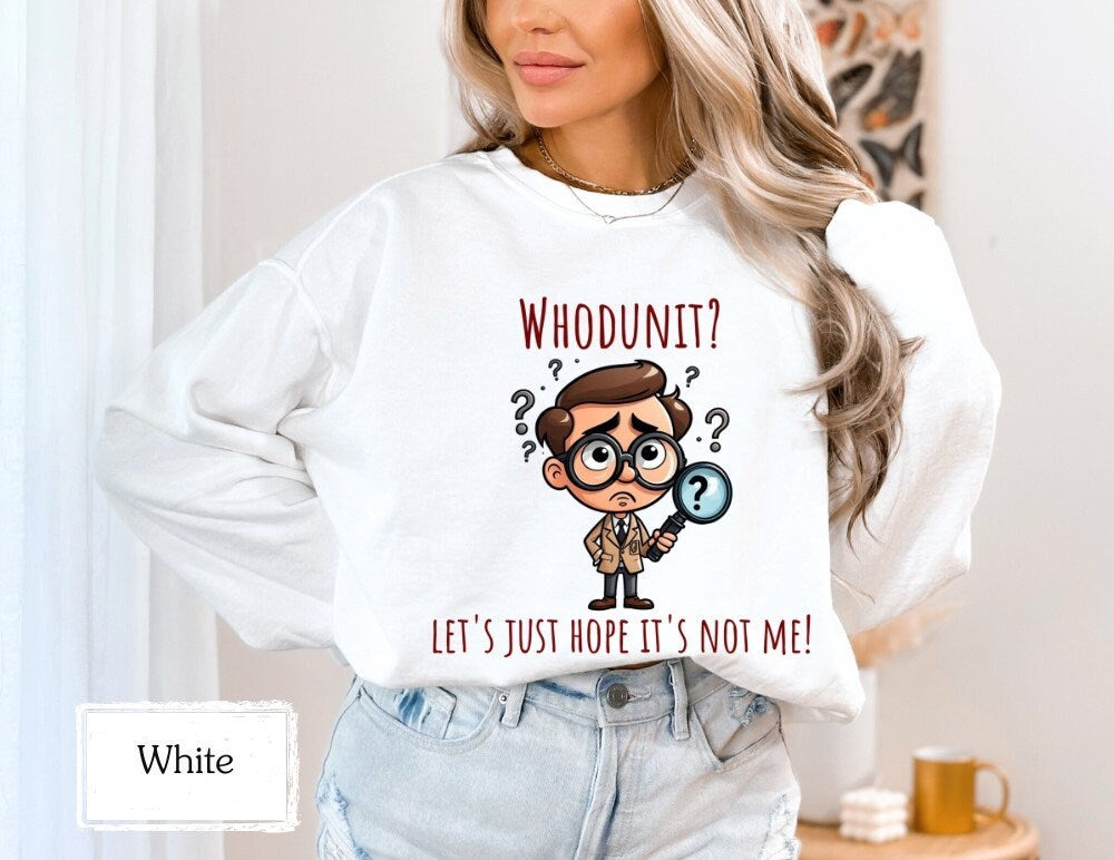 Hilarious crime show sweatshirt with a cartoon detective and the slogan 'Whodunit?' A must-have for true crime lovers, murder mystery enthusiasts, and horror fans. Great as a true crime gift or for crime show addicts and bookworms.