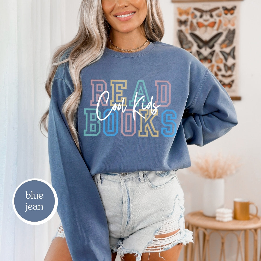 Comfort Colors sweatshirt in blue jean with "cool kids read books" design. Ideal for book lovers, teachers, and book clubs. Perfect for trendy literary shirts and teacher appreciation gifts.